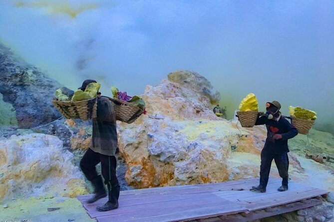 Kawah Ijen Midnight Tour (1 Day) - An In-Depth Look at the Kawah Ijen Midnight Tour Experience