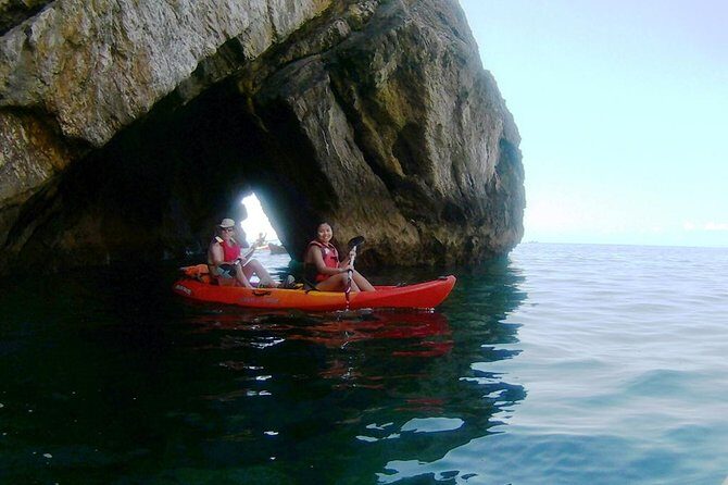 Kayak tour from Sesimbra to Ribeira do Cavalo Beach, passing through the caves - An In-Depth Look at the Kayak Tour Experience