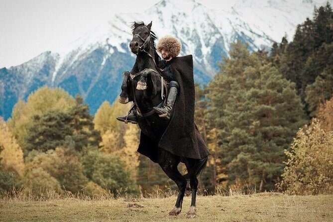 Kazbegi-Ananuri-Gergeti Private Tour - Visiting the Russian-Georgia Friendship Monument