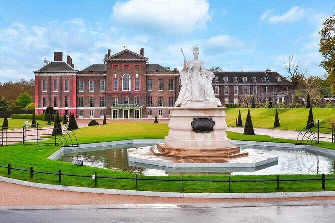 Kensington Palace VIP Garden Tour with Royal High Tea - Exploring Kensington Gardens and Palace Grounds