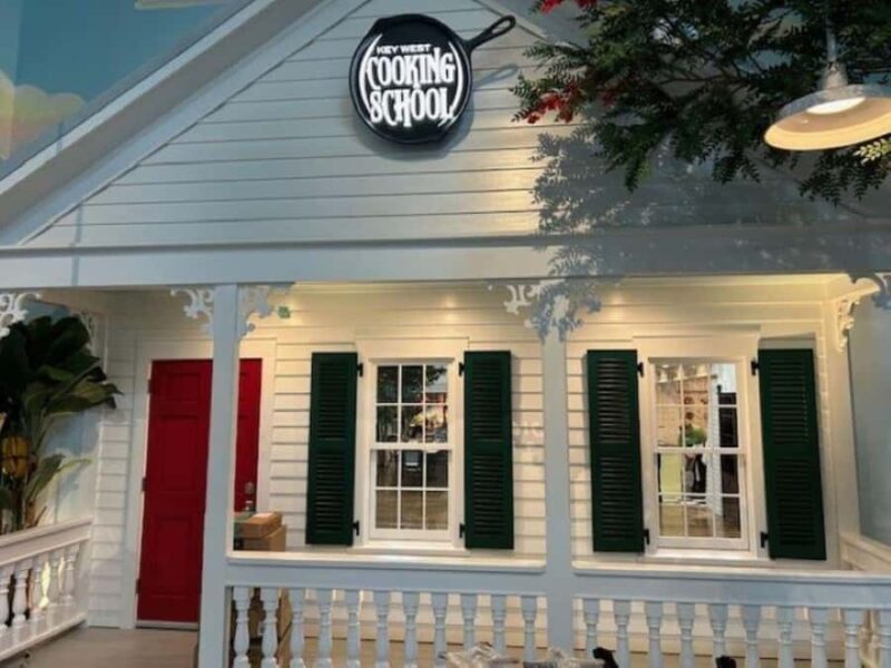 Key West: Cooking Show Chef Demonstration with Meal - Setting & Atmosphere: A Historic and Stylish Venue