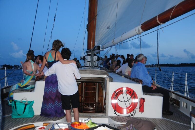 Key West: Live Christmas Holiday Music Cruise with Hot Cocoa - Who Will Love This Experience?