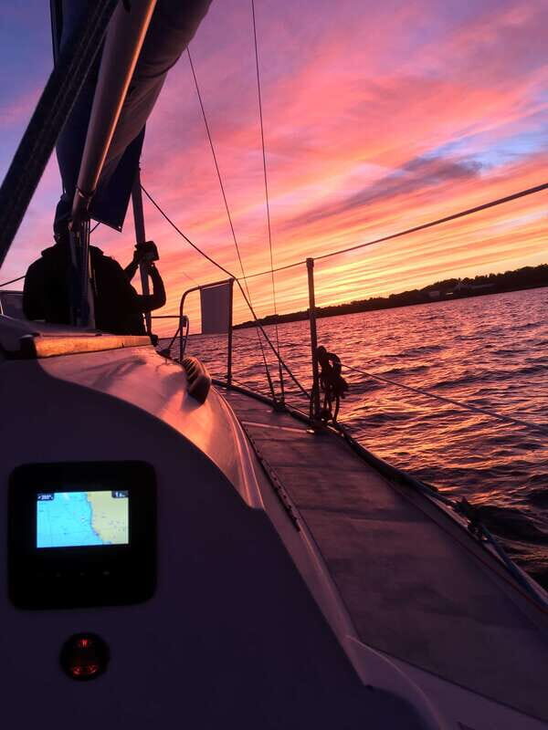 Kingston: Skippered Sailing Charter - The Authentic Kingston Waterfront from the Water