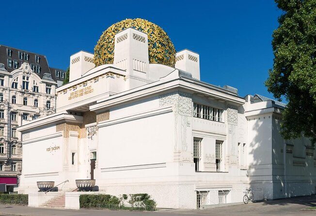 Klimt's TWO Kisses an Expert-Walk from Baroque to Secession - Key Points