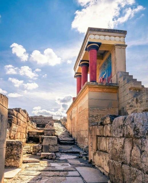 KNOSSOS PALACE AND HERAKLION TOWN ARCHAEOLOGICAL MUSEUM - A Deep Dive into the Crete Experience