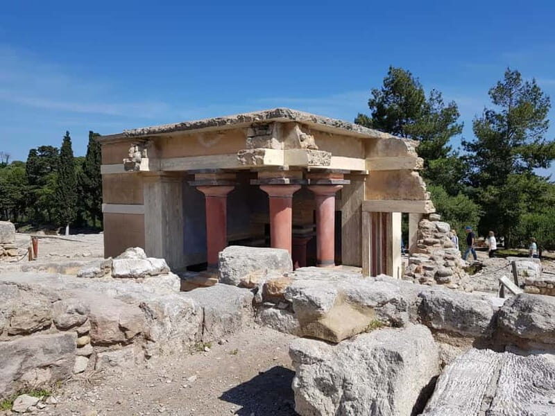 Knossos Palace and Pottery experience. Excursion Safari - Deep Dive into the Highlights