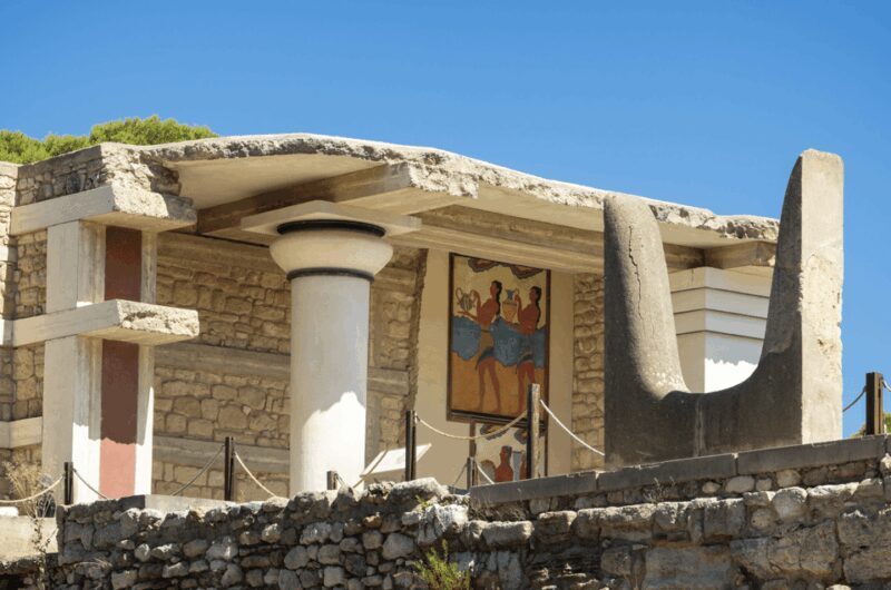 Knossos Palace Private Tour with Licensed Guide and Tickets - Key Points