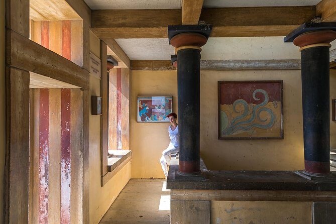 KNOSSOS PALACE private tour ( with Transfer from Heraklion Prefecture ) - Key Points