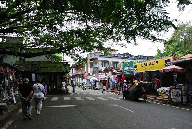 Kochi Private Guided (Taxi car ) Mattancherry with a local and free hotel pickup - Key Points