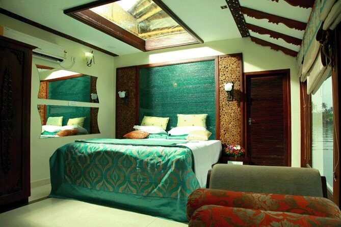 Kochi Private Tour: Overnight Alleppey Backwaters Luxury Houseboat Cruise - Key Points