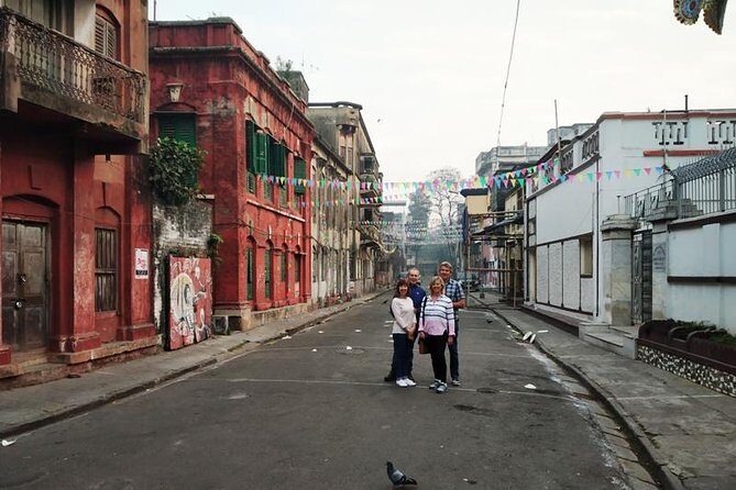 Kolkata Full Day Sightseeing Including Mother House, Kumortuli and Flower Market - St. John’s Church: Historic and Architectural Treasure