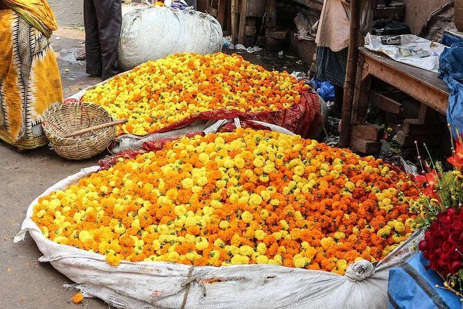 Kolkata Half Day Sightseeing Tour - Starting the Day at Malik Ghat Flower Market