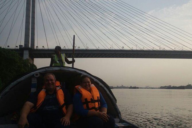 Kolkata tour in private car with guide & lunch for immersive cultural experience - FAQs