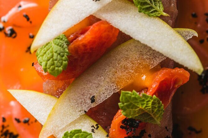 Korcula walking tour and dinner for Food Lovers - The Journey Begins: The Guided Walking Tour of Korcula