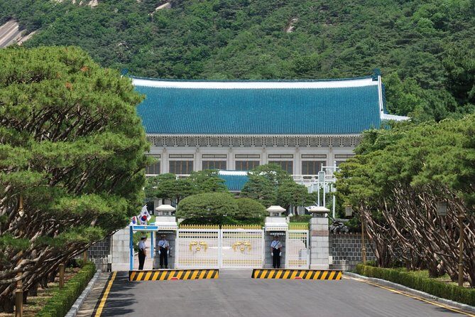 Korean Palace and Temple Tour in Seoul: Gyeongbokgung Palace and Jogyesa Temple - How the Tour Adds Value