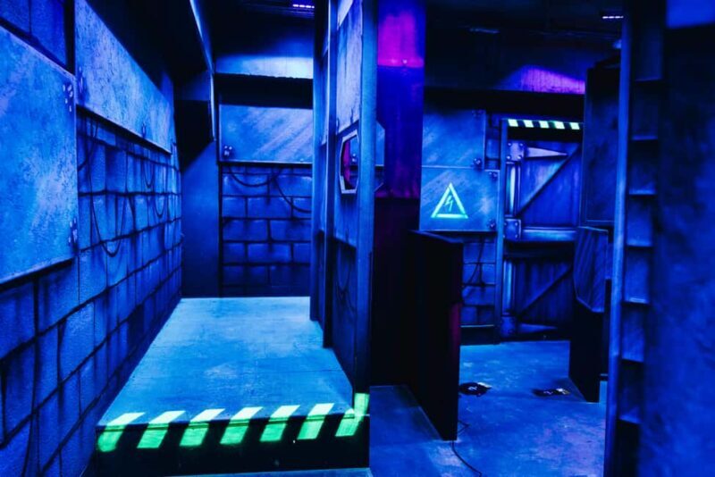 Kortrijk: Ultimate Laser Tag Experience  3 Games + Drink - Key Points