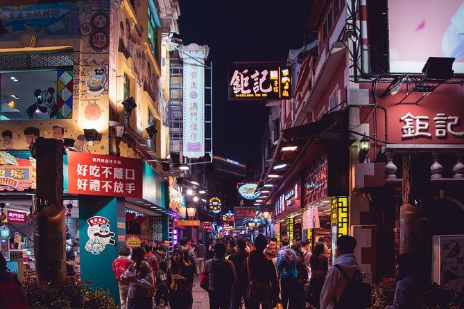 Kowloon Night Street Food Tour with a Local: Private & Customized - An In-Depth Look at the Kowloon Night Market Experience