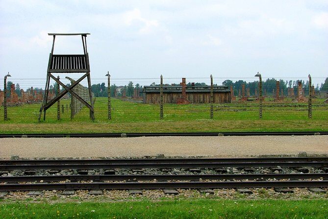 Kraków & Auschwitz-Birkenau Concentration Camp Full-Day Trip from Warsaw - Analyzing the Experience