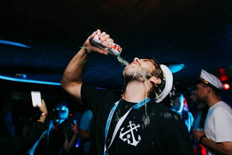 Krakow: Boat Party with Unlimited Drinks - Key Points