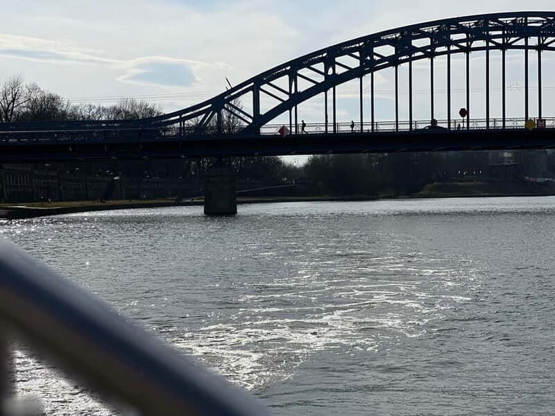 Krakow: Day or Night Vistula River Cruise with Audio Guide - What to Expect During the Cruise