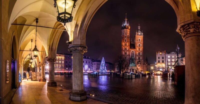 Krakow: Evening Walking Tour with Spooky Stories - The Experience in Detail
