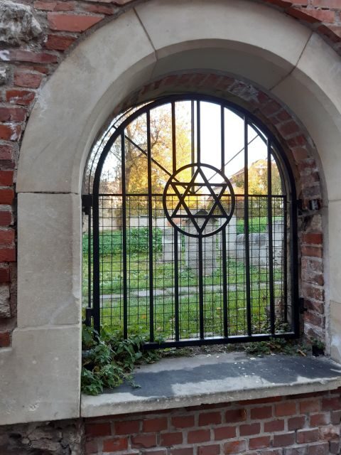 Krakow: Full Tour Regular 1.5h guided city tour by E-Cart - Key Points