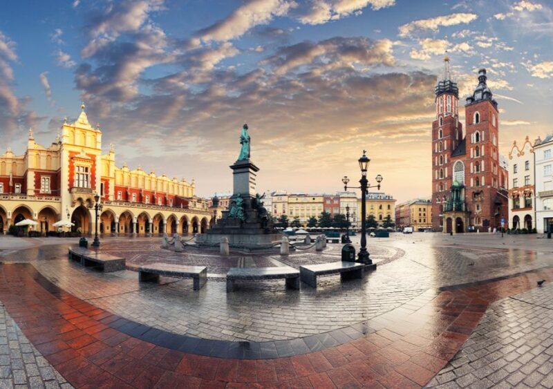 Krakow: Guided Old Town Tour - Key Points