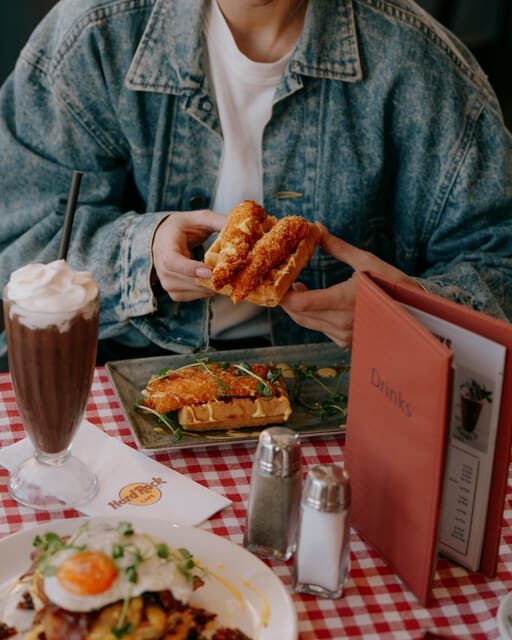 Krakow: Hard Rock Cafe Breakfast - Authentic Rock ‘n’ Roll Vibe and Memorabilia