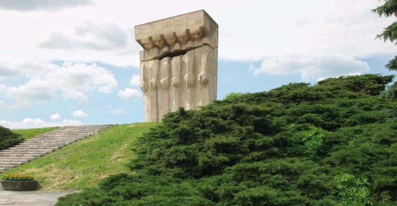 Krakow: Jewish Ghetto & Plaszow Concentration Camp Tour - A Deepening of History: What to Expect on the Tour