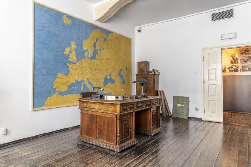 Krakow: Jewish Quarter and Schindler's Factory Guided Tour - What to Expect from the Tour