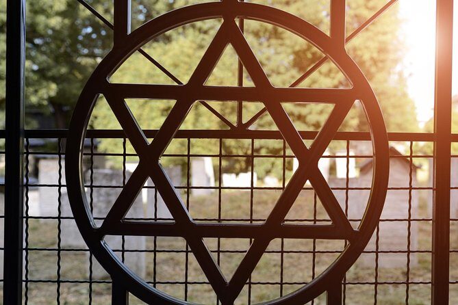 Krakow Kazimierz and Jewish Ghetto Tour with Synagogues - Exploring the Former Jewish Ghetto and Memorials