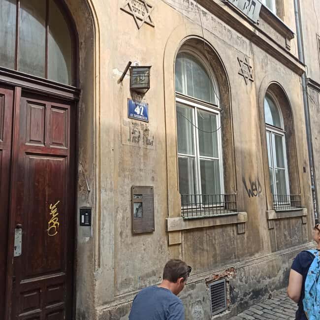 Krakow: Kazimierz Jewish Quarter Guided Walking Tour - Transition to Christian Kazimierz