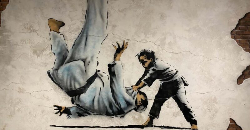 Krakow: Muzeum Banksy Entry Ticket - A Closer Look at the Experience