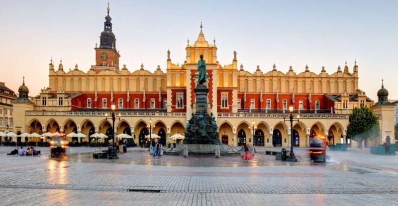 Krakow Old Town and Cloth Hall Private Guided Tour - A Detailed Look at the Tour Experience