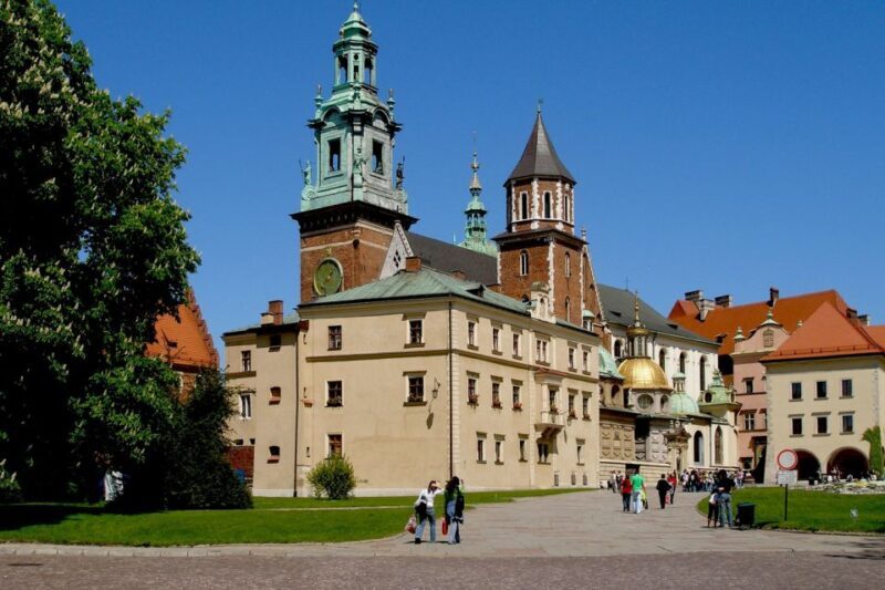 Krakow: Old Town Golf Cart Walk and Wawel Castle Guided Tour - FAQ