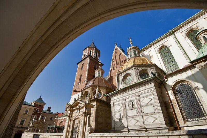 Krakow: Old Town Private Guided Walking Tour - Exploring Krakow’s Old Town