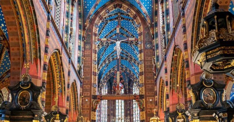 Krakow: Old Town short walk with St. Mary's Basilica visit - Key Points