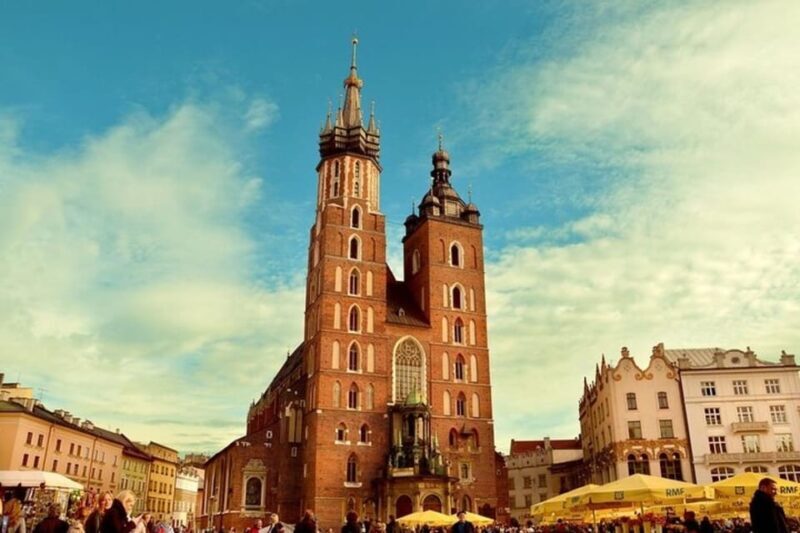 Krakow : Old Town Walking Tour With A guide - Key Points