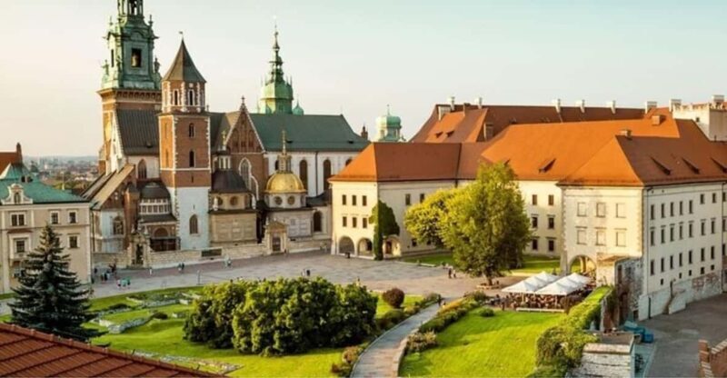 Krakow : Old Town Walking Tour With A guide - Who Is This Tour Best For?