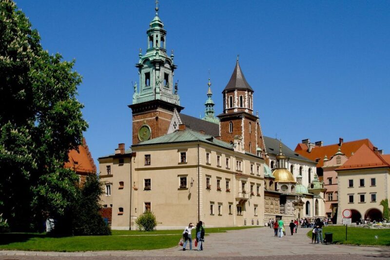 Krakow: Old Town, Wawel, and Wieliczka Salt Mine with Lunch - Wawel Castle and Cathedral: A Guided Journey into Poland’s Royal Past