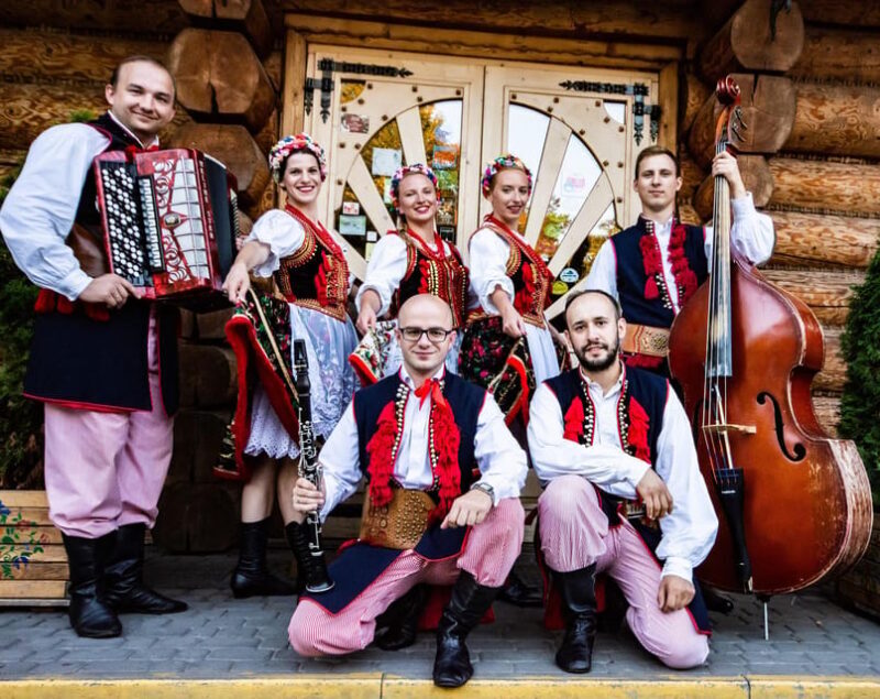 Krakow: Polish Folk Night with Dinner and Unlimited Drinks - Key Points
