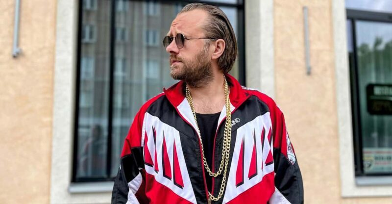 Krakow: Private Old Town Comedy Walk with a Crazy Guide - The Sum Up