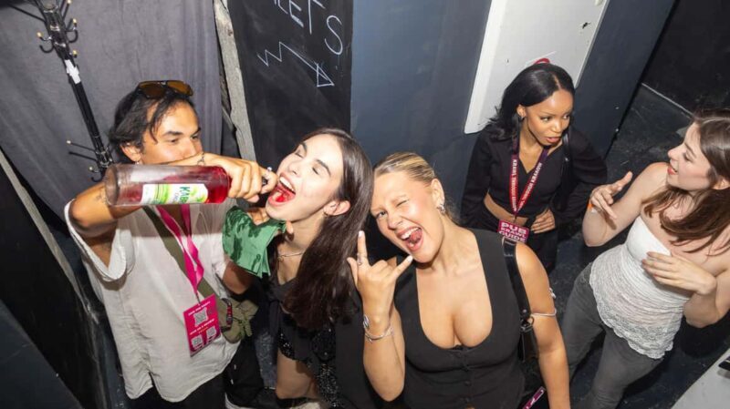 Krakow: Pub Crawl 1H Open Bar, VIP Entry & Welcome Shots - The Sum Up