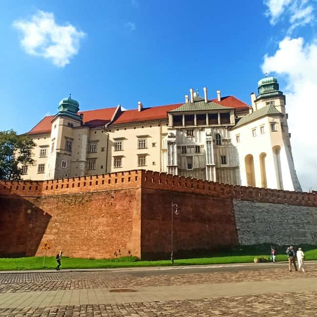 Krakow: Royal Route Guided Walking Tour - kleine groep - Exploring the Historic University and Wawel Castle
