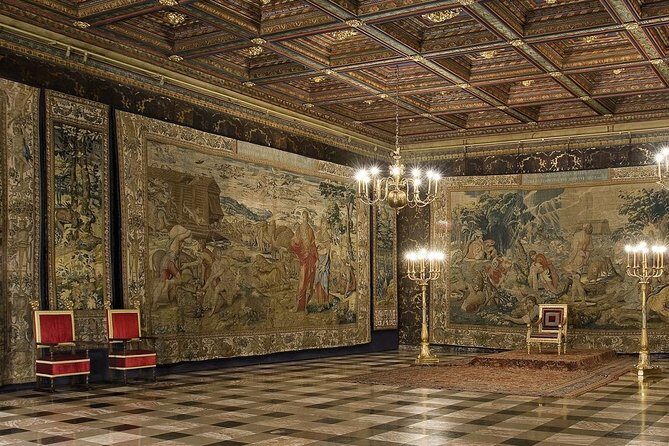 Krakow Skip The Line Wawel Castle and Cathedral Private Tour - Key Points