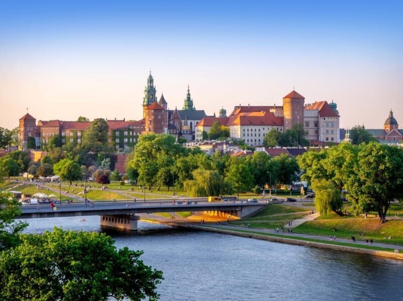 Krakow: Wawel Castle and Cathedral Guided Tour - Exploring Wawel Castle: A Royal Residence with Stories to Tell