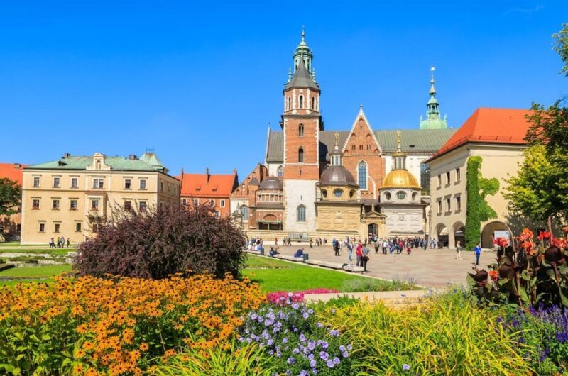 Krakow: Wawel Castle and Cathedral Guided Tour - Visiting the Wawel Cathedral: Poland’s Spiritual Heart