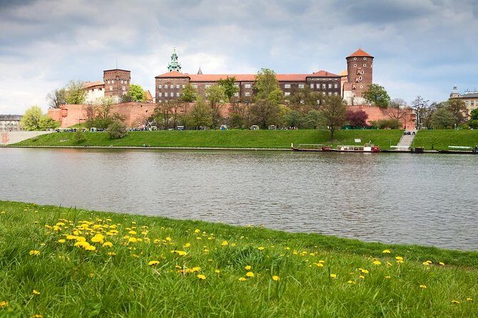 Krakow: Wawel Castle & Cathedral and Wieliczka Salt Mine Guided Tour with Lunch - An In-Depth Look: What to Expect from the Tour