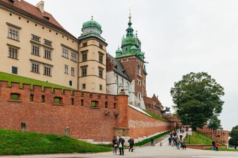 Krakow: Wawel Castle Guided Walking Tour - Krakow: Wawel Castle Guided Walking Tour