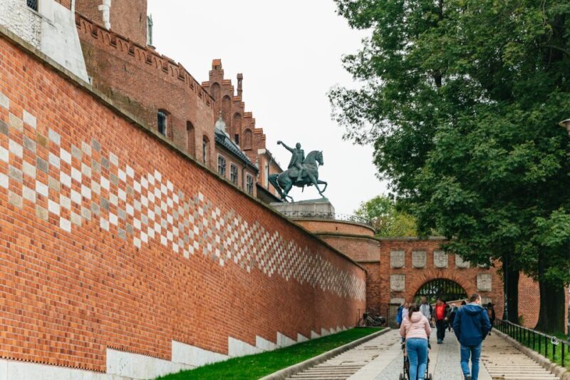 Krakow: Wawel Castle Guided Walking Tour - Final Thoughts: Is This Tour Right for You?